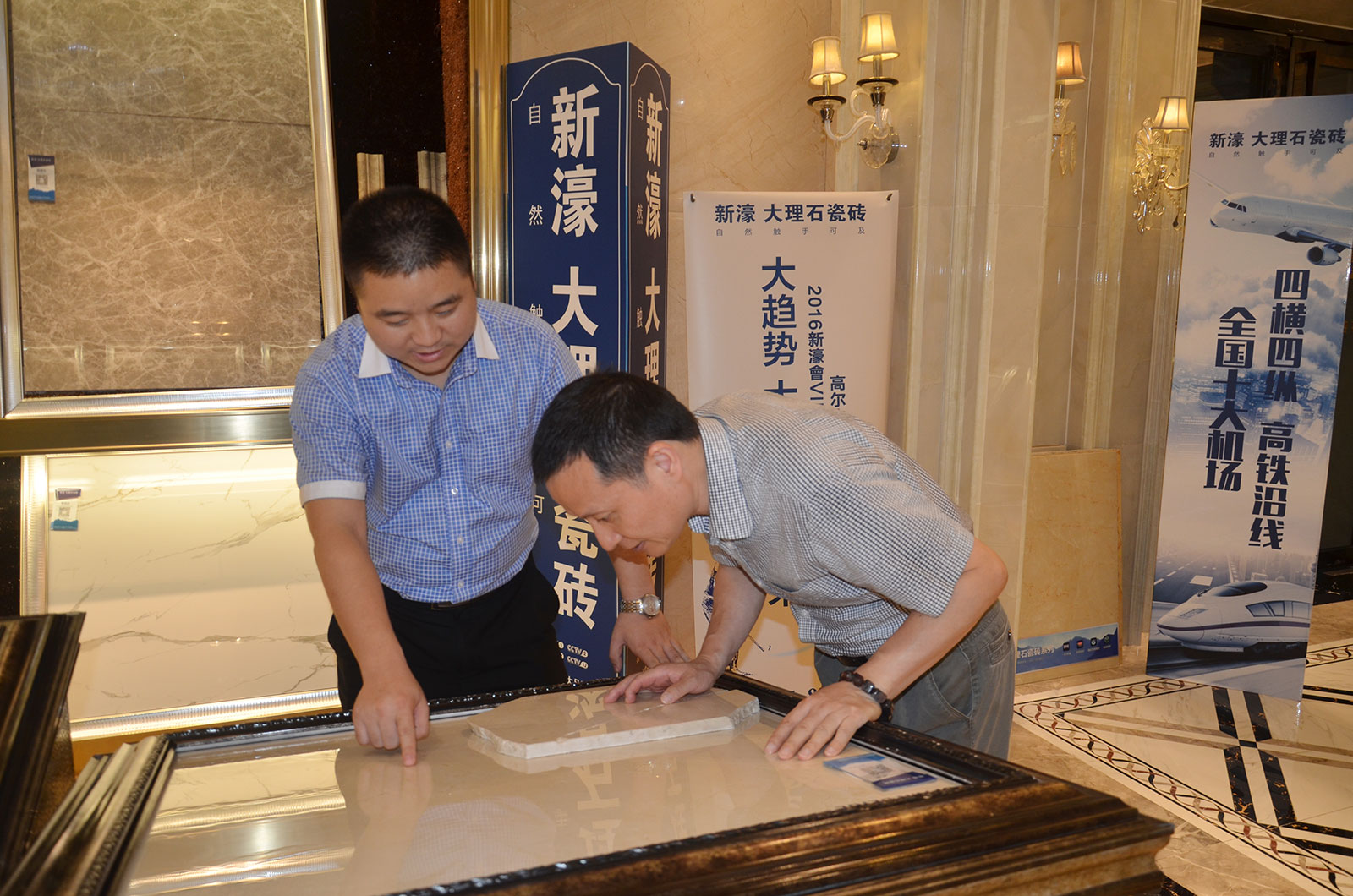 3羅秘書長認真觀看<div id=